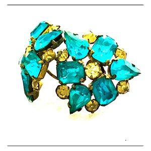 Vintage screw back Czech rhinestone earrings